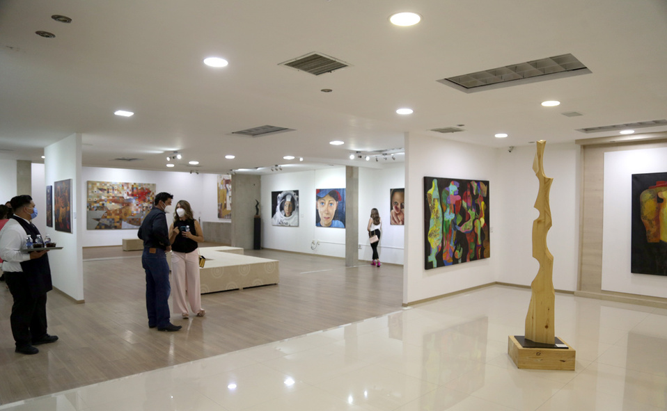 Las obras son de varios artistas plásticos