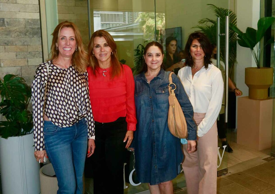 Magaly Meyer de Guerra, Claudia Ibarra, Fernanda Madero y Marcela Barragán