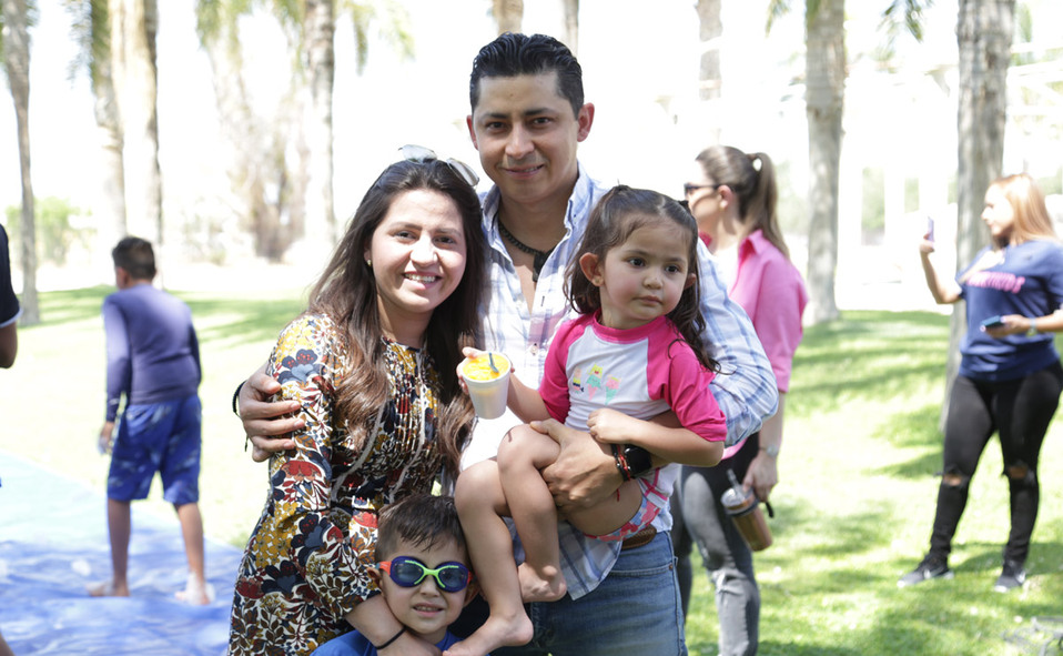 Salma, Carlos, Rebeca y Carlos
