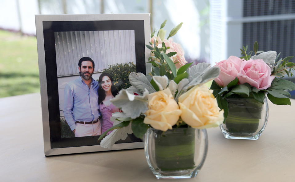Se colocaron flores y detalles en cristal