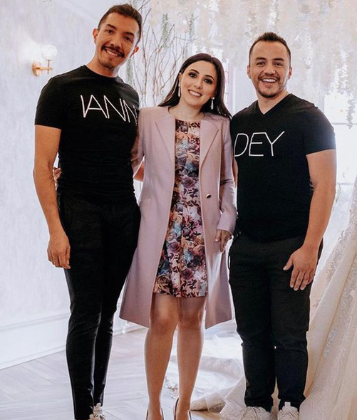 Iván Gallegos y David Márquez junto a la futura novia Hanna Jaff. Foto: Instagram Iann Dey