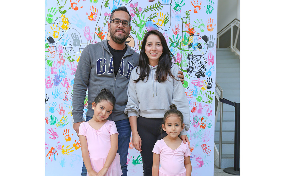 JESÚS COTERO, DULCE GUERRERO, JIMENA COTERO Y DANIELA COTERO