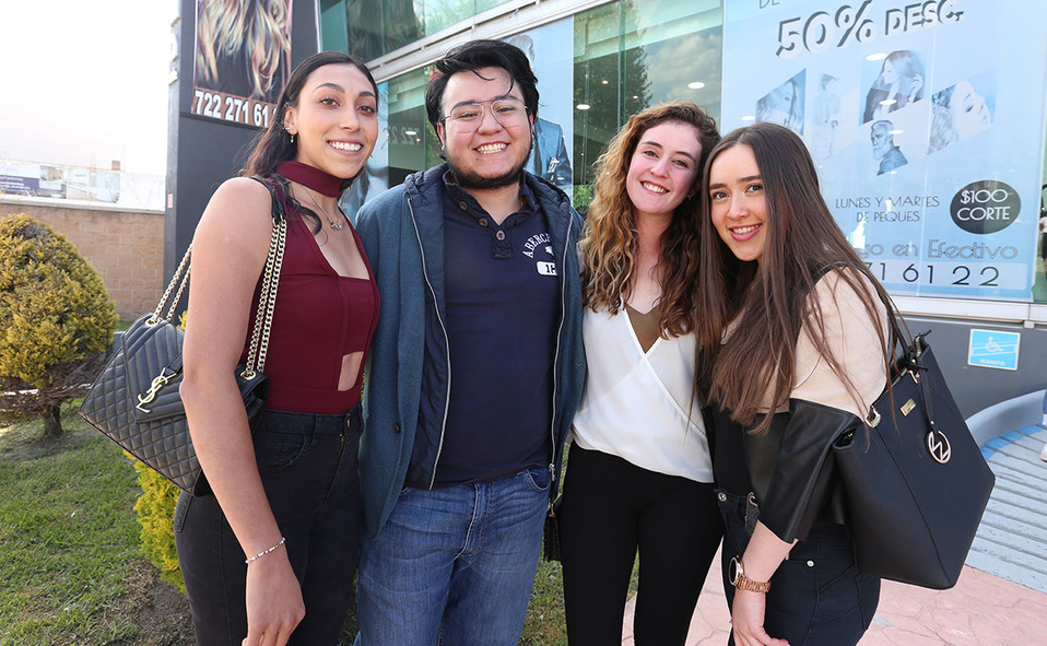 DANIELA HERNÁNDEZ, JORGE OSORNIO, MARÍA JOSÉ VILLALOBOS Y XIMENA CAMACHO