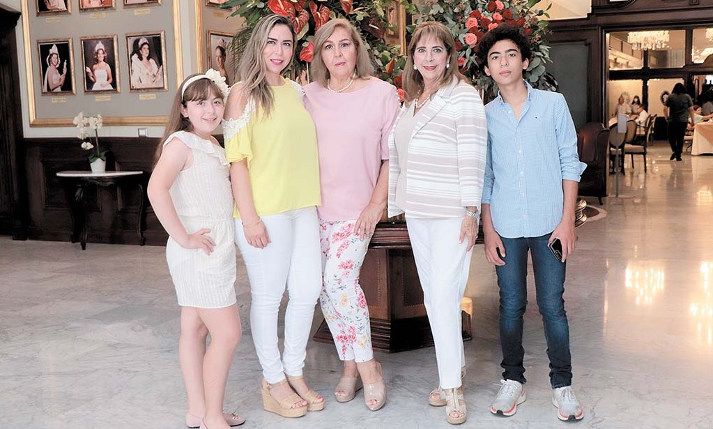 Ale Chimely, Martha Illescas, Martha Saldívar, Fátima Rohmann y Karim Chimely / Fotos: Dennis Hernández y José Chang