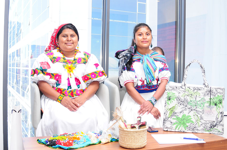 Eva Hernández y Leslie Bautista