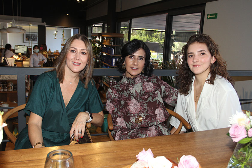 Jany Cervantes de Castro, Marcela Preciado y Juliana Suro.