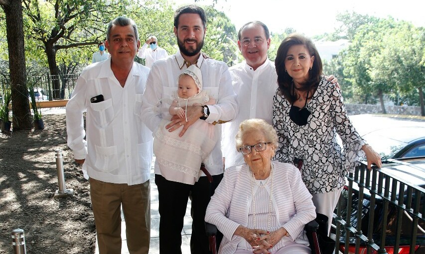 Humberto González, Alejandro González, Camila González, Alejandro González, Blanca Isabel Martínez de González y Blanca Garza de González / Foto: Anto