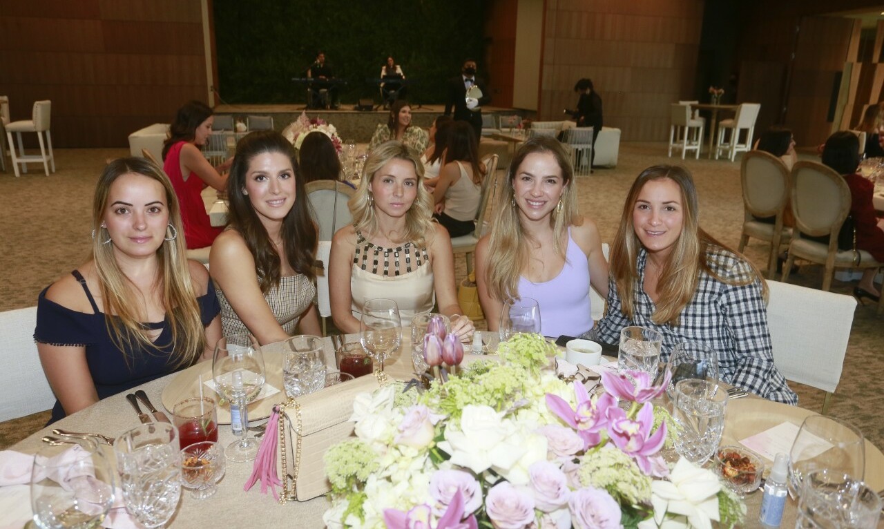 Sofía Navarro de Marcos, Cecilia Osorio de Marcos, Raquel Camelo, Cordelia Salas y Paulina Rodríguez / Foto: Omar Valdez