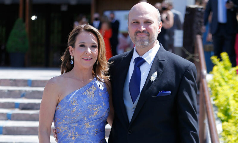PAPÁS DE LA NOVIA. Susana Garza de Guzmán y Antonio Guzmán