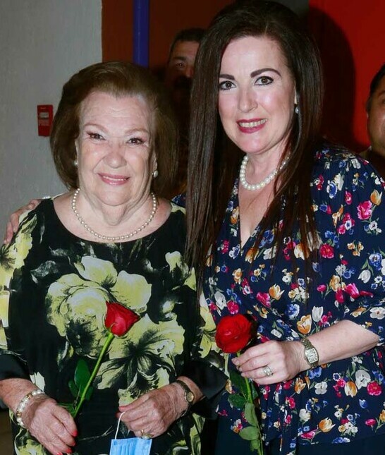 Adela Silva y Marlene Dávila de Rodríguez