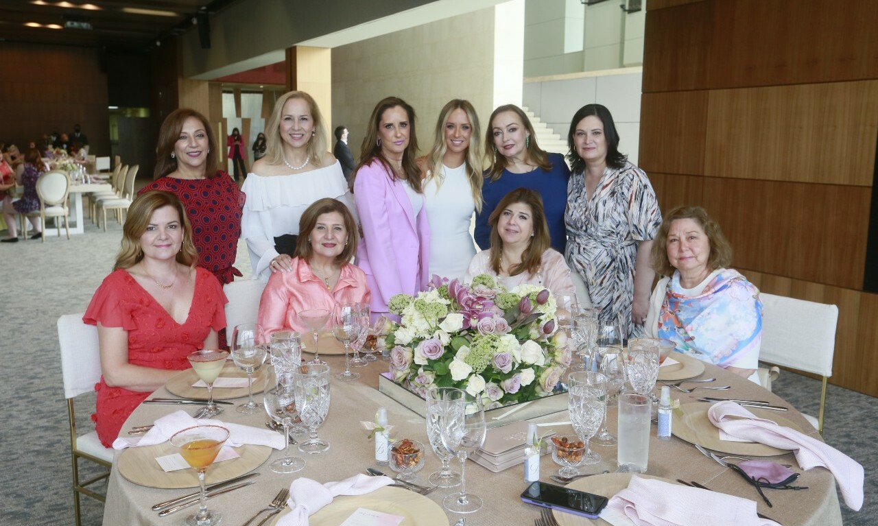 Lourdes Kalifa, Elisa Sada de Fernández, Bibiana Zambrano, Bibi Cárdenas, Estela Páez, Martha García de Barragán, Bárbara Fiehn de Junco, Mary Garza d