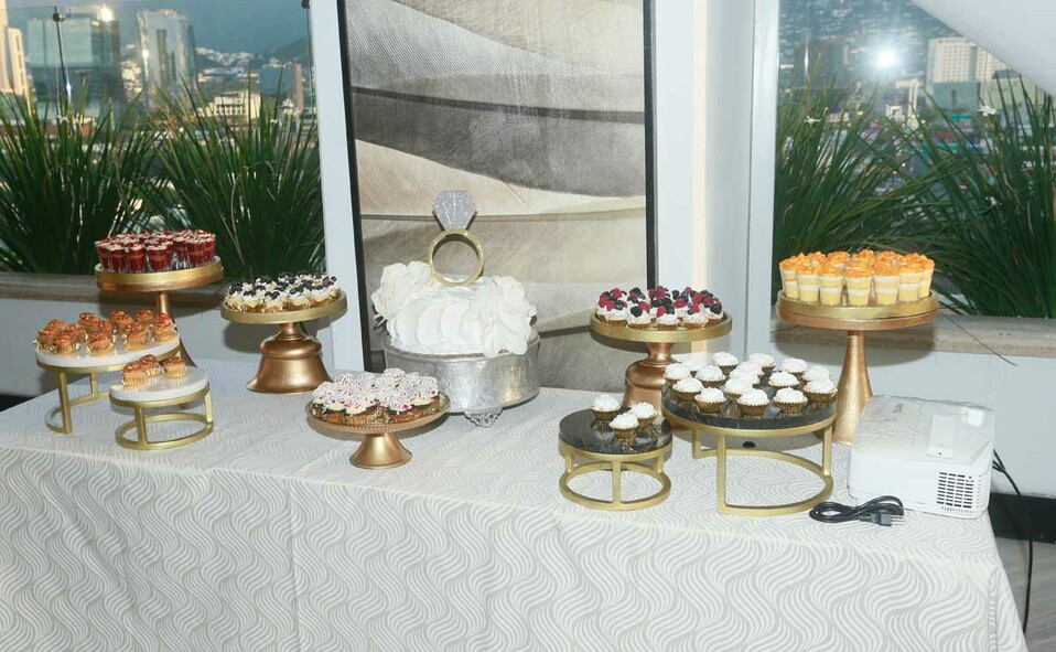 Una deliciosa mesa de postres fue la que se ofreció a las invitadas / Fotos: Omar Valdez