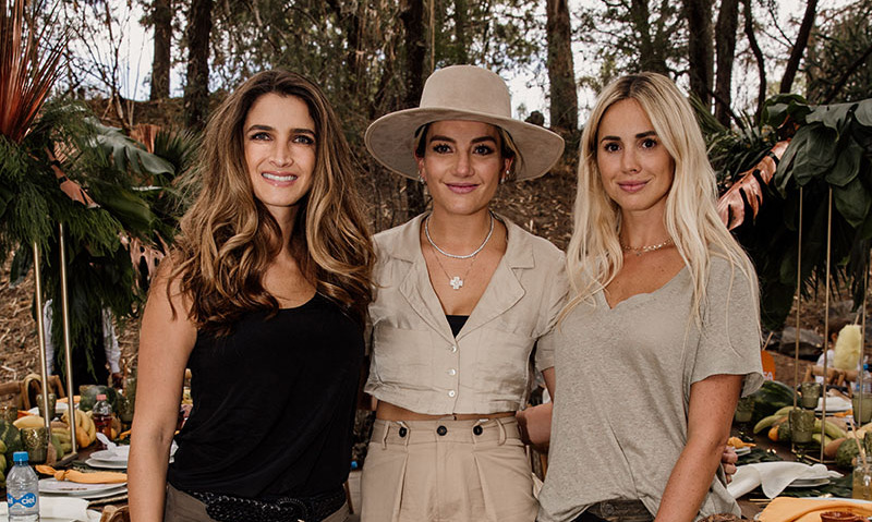 ALEJANDRA GÓMEZ SAINZ, LA MAMÁ DEL FESTEJADO Y CARLA ZEPEDA