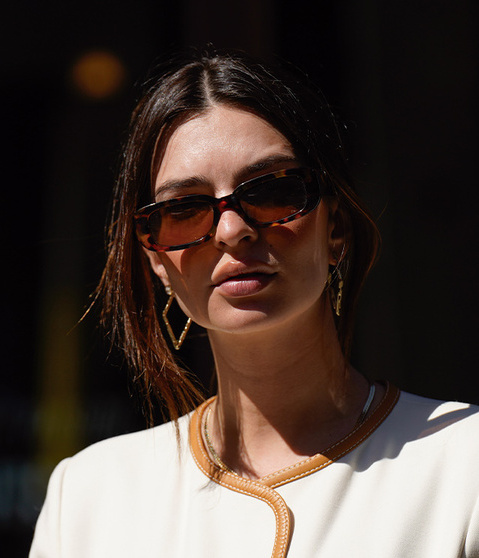 Emily Ratajkowski comparte su figura en bikini, después de ser madre
