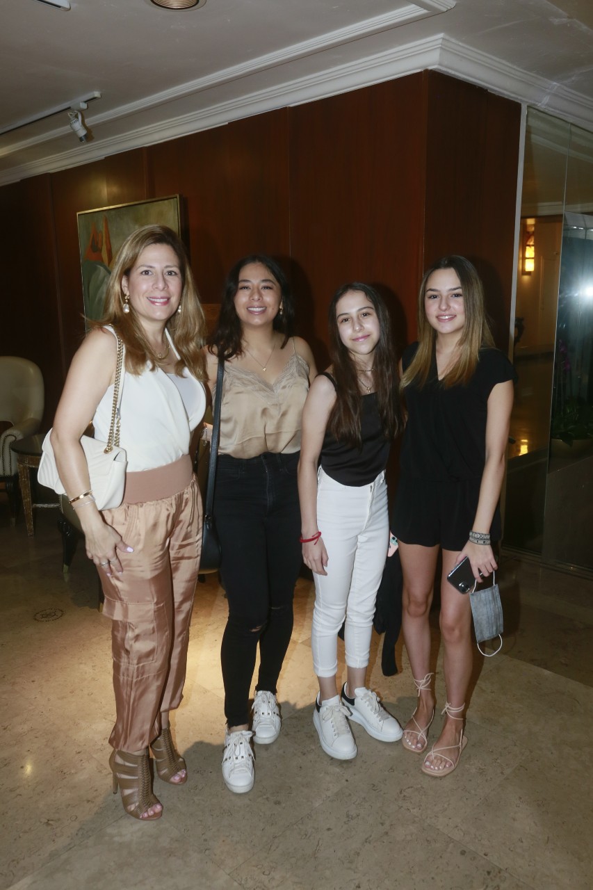 Gabriela Villamar, Ximena Bárcena, Rocío Flores y Viviana Bárcena. FOTO: OMAR VALDEZ