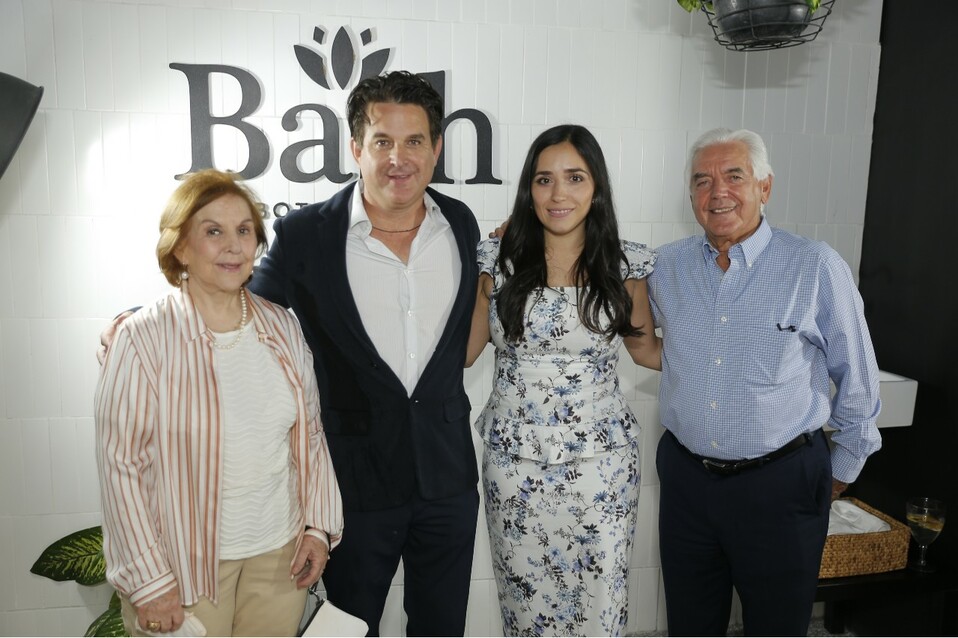 María Eugenia de Martínez, Guillermo Martínez, Lily Segovia de Martínez y Hugo Martínez / Foto: Daniel Saldívar