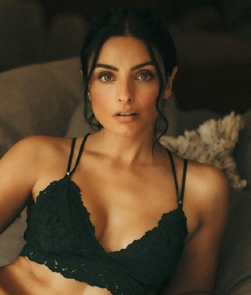 Aislinn Derbez antes y después de la fama. (Foto: Instagram).