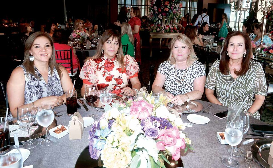 Cynthia de Torres, Marianela Torres, Cristina Camelo de Torres y Miryam González de Torres / Fotos: Omar Valdez