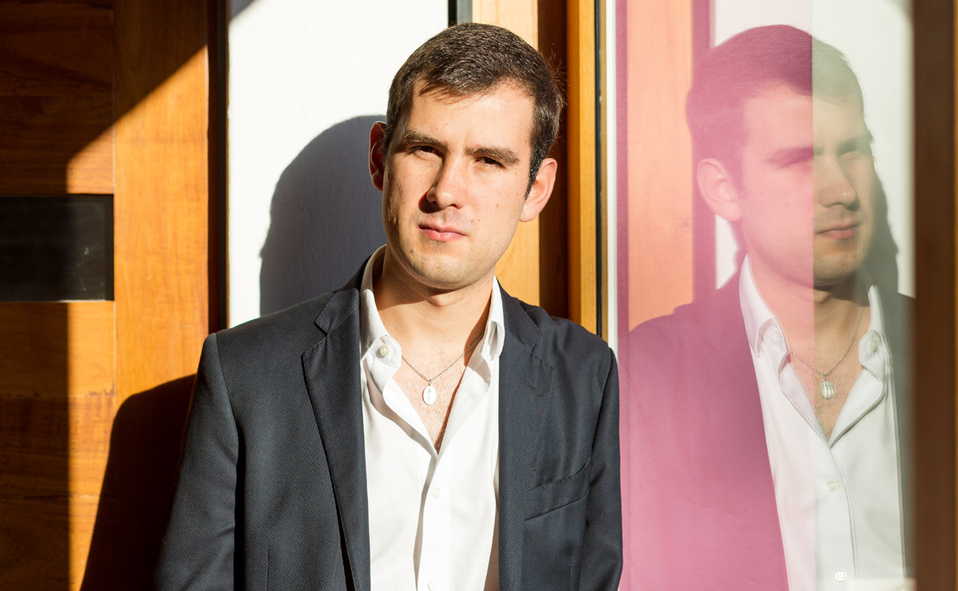 Darío Jiménez acerca a los jóvenes a la política y la cultura con su podcast El Apunte MX (Foto: @pacoaguilarphotography)