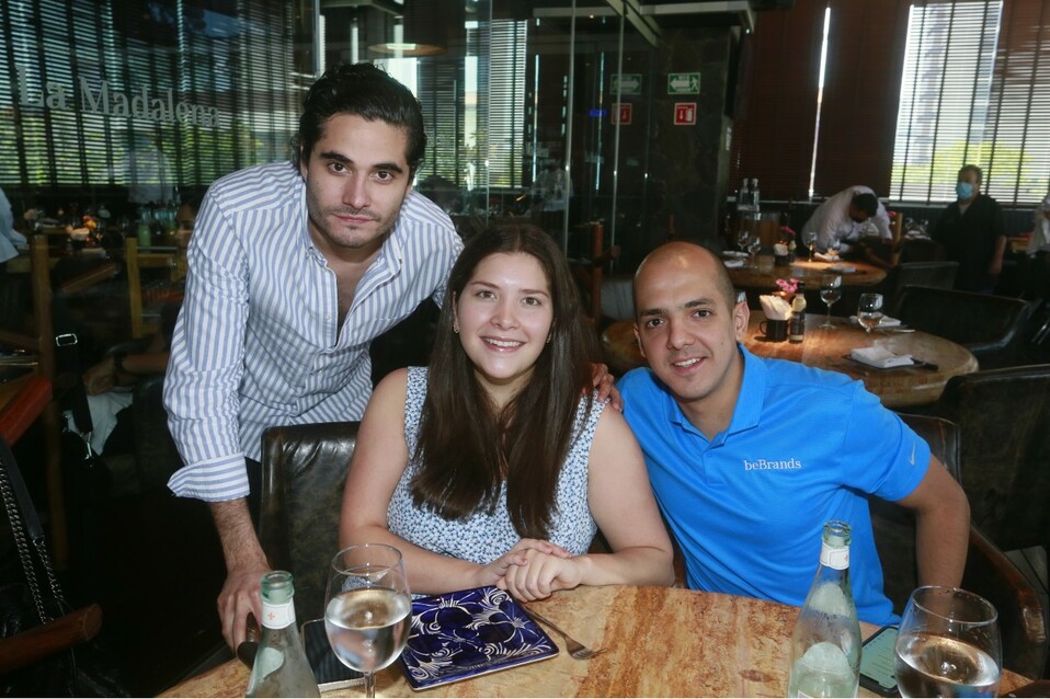 Iván Santiago, Valeria Mejía y Fernando Urdiales.  FOTO: OMAR VALDEZ