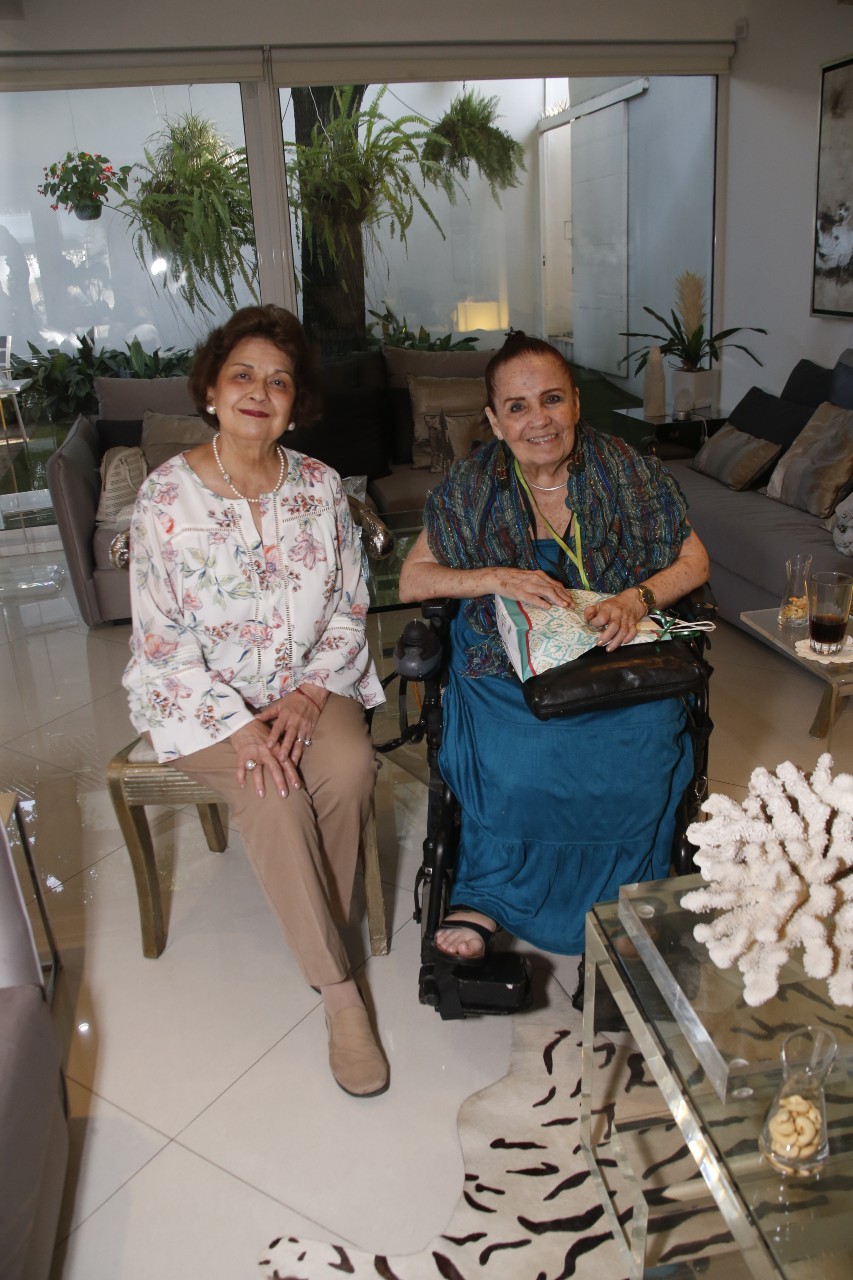 Josefina Guzman de Pozas y Bertha Reyna Lara.  FOTO: ANTONIO MIRELES
