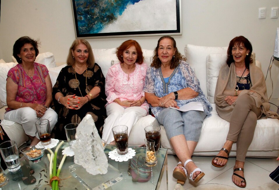 María Luisa Martínez de Arreola, Mague Vivanco Loza, Cristina de Rodríguez, María Noyola Tandredi Zertuche y Nina Gutiérrez. FOTO: ANTONIO MIRELES