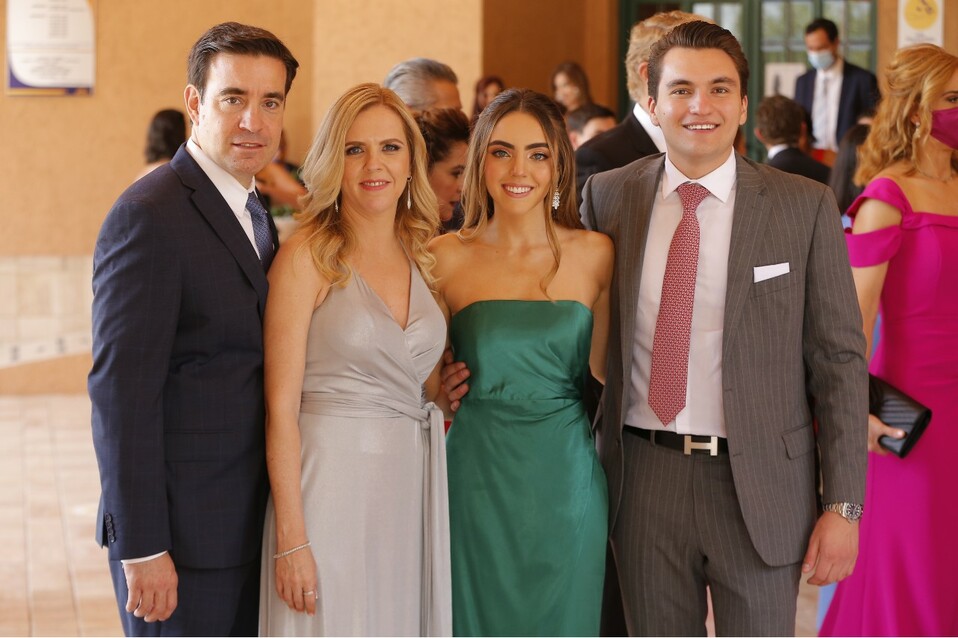 Víctor Serrato, Bespina Kalionchis, Daniela Serrato y Óscar Gutiérrez. FOTO: DANIEL SALDÍVAR