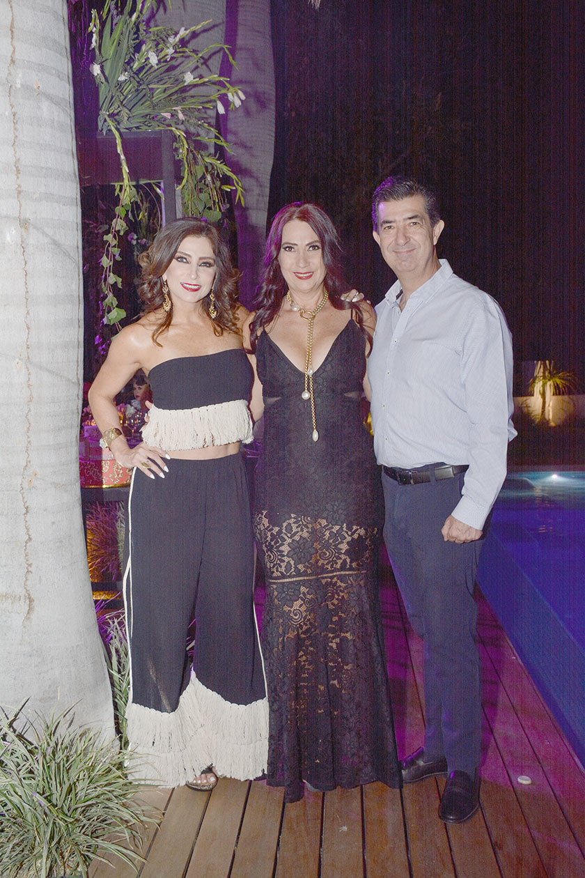Karla Atrsitain, Lorena Atristain y Carlos Atristain