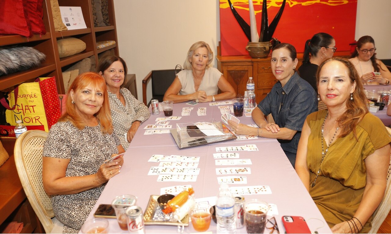 Sylvia de Valenzuela, Paty López, Stephanie de Touché, Vero González y Olga Cantú / Foto: Daniel Saldívar