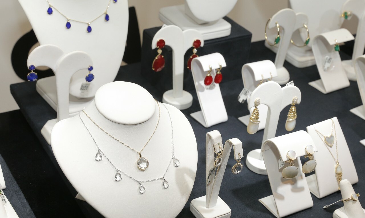 Un desfile de joyas se mostraron en la tarde de canasta / Foto: Daniel Saldívar