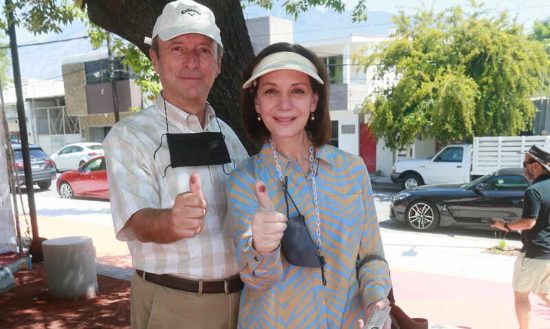 Alejandro Elizondo Barragán y Ela Fernández de Elizondo / Foto: Staff Chic