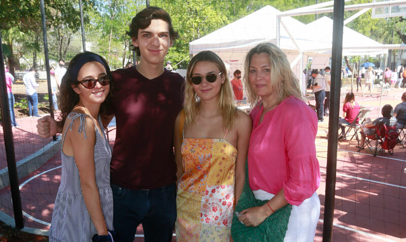 Alexia González, Antonio González, Ariana González y Tere Wagner / Foto: Staff Chic
