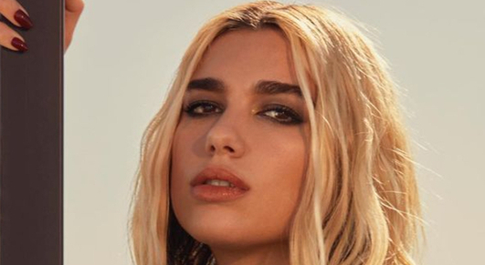 Dua Lipa y cómo llevar un bikini fosforescente este verano  (Foto: Instagram)