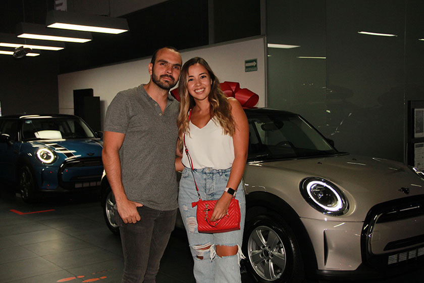 Rodrigo Aceves y Karla Cruz.