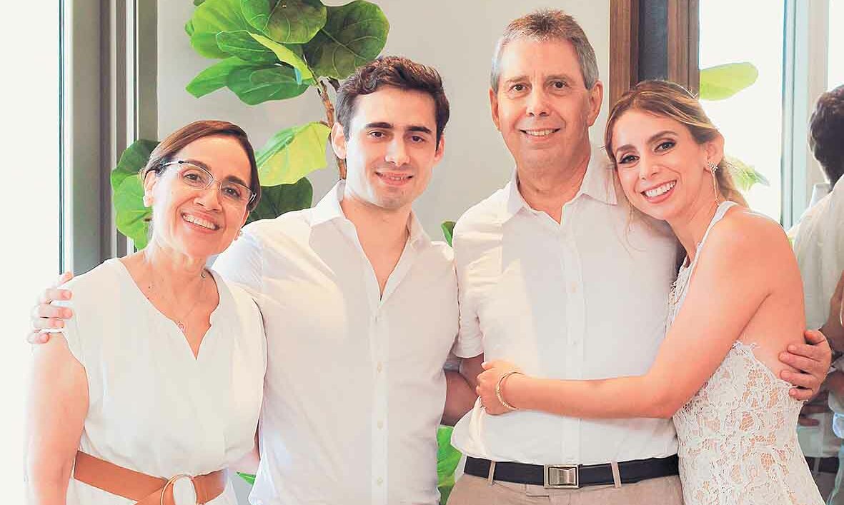 Blanca Fuentes, Miguel Esparza, Miguel Ángel Esparza y Ana Gaby Esparza/ Fotos: José Chang