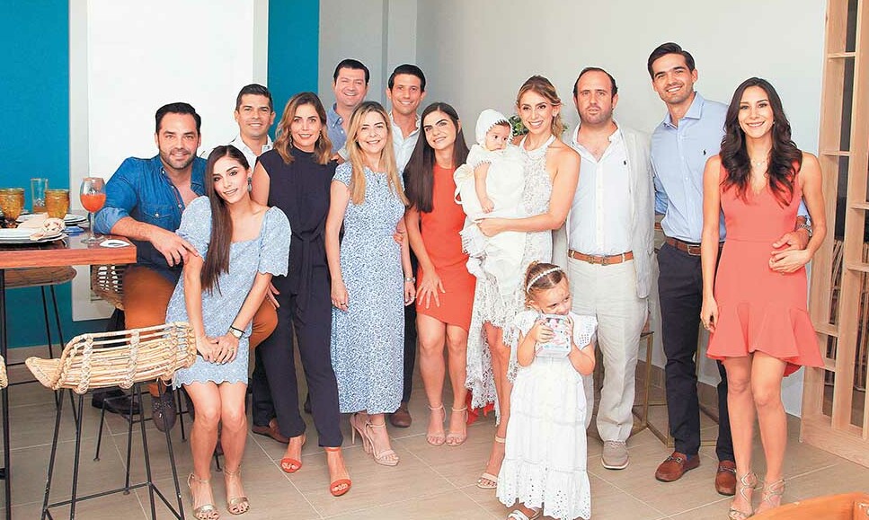 Armando González, Claudia Moses, Javier Gerez,Vero Ramírez, Jorge Rodríguez, Adriana Sánchez, Carlos Nuñez de Caceres, Isabela Verástegui, Stefana Str