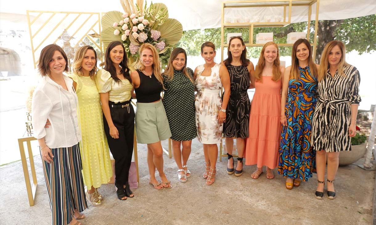 Mercedes Delgado, Olaya Guajardo de Cázares, Daphne de Tirado, Susy De la Garza de Gorena, Elsa Estrada, Daniela Manautou, Loreto Garza, Caty Fernán