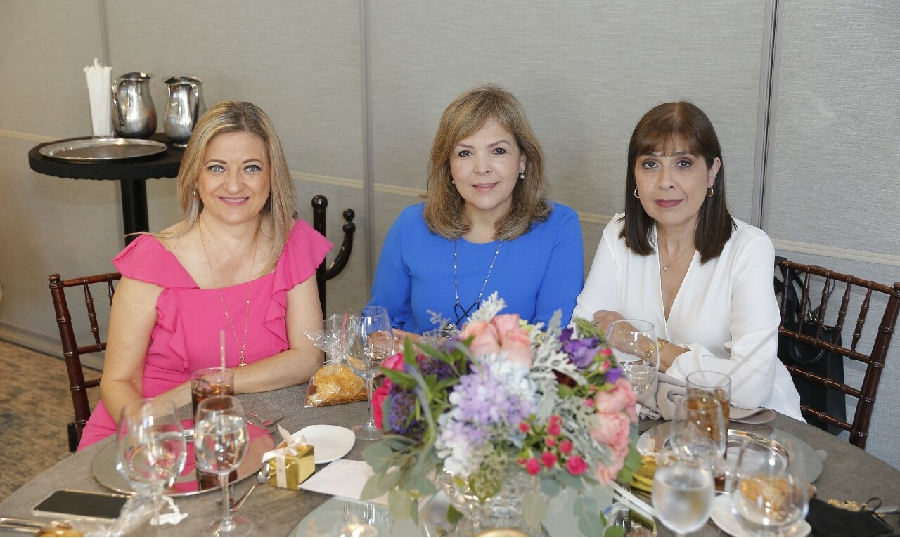 Alejandra Lecea de Huerta, Catalina Treviño de Adame y Margarita Colomé de Garza / Foto: Daniel Saldívar