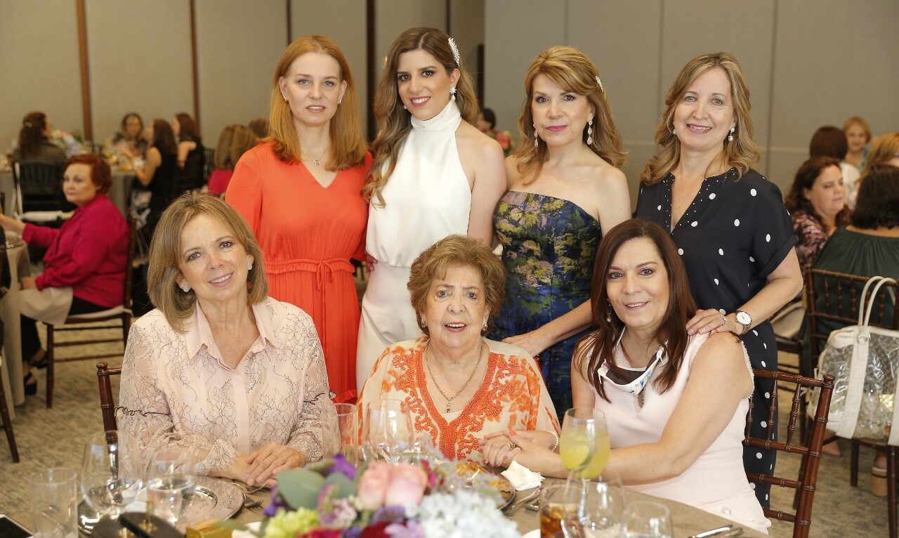 Martha Gómez de Santos, Alejandra Garza, Lourdes Santos, Martha Pérez de Santos, Elda Cantú de Santos, Ahyde Sol y Leticia Santos / Foto: Daniel Saldí