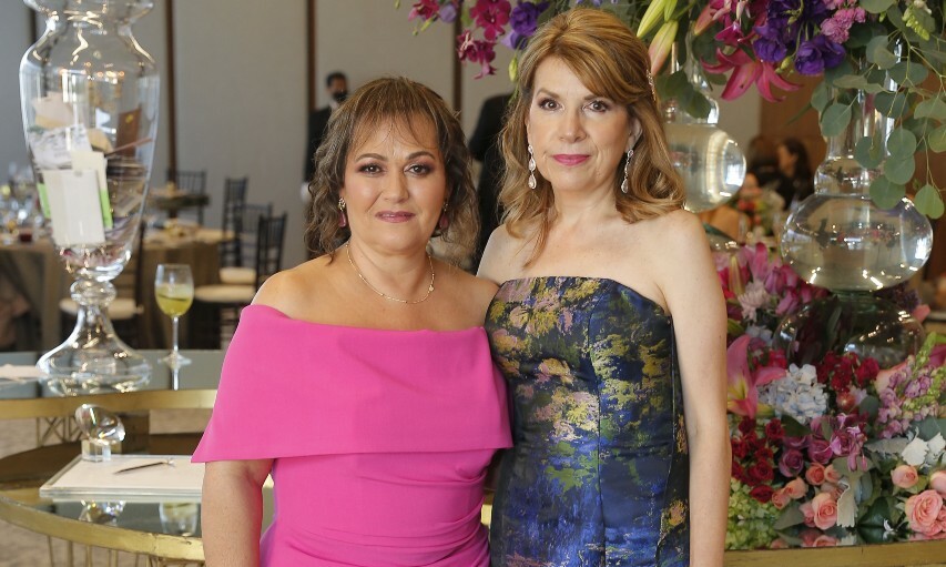 Organizadoras de la despedida, María Elena Gómez y Lourdes Santos / Foto: Daniel Saldívar