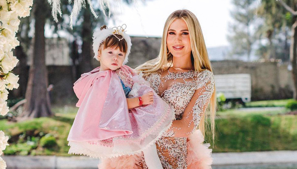 Fernanda Gómez lleva a su hija María Fernanda a Disneylandia