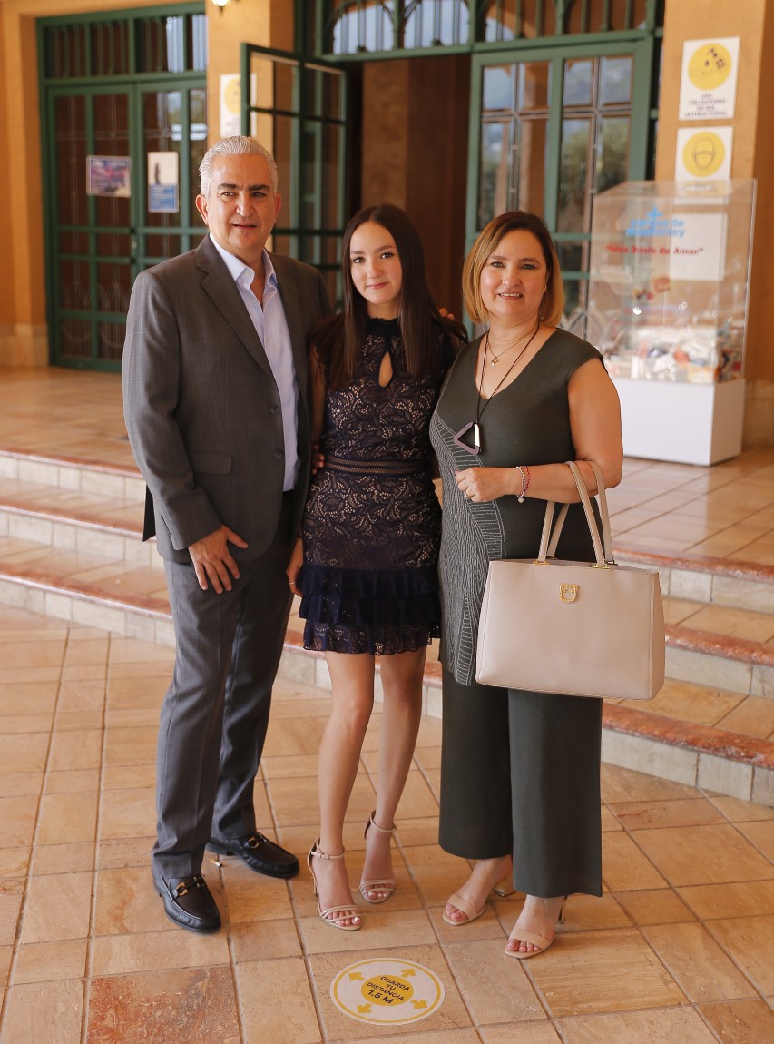 Fernando de Silva, Fátima de Silva y Fabiola Valdés de Silva.  FOTO: DANIEL SALDÍVAR
