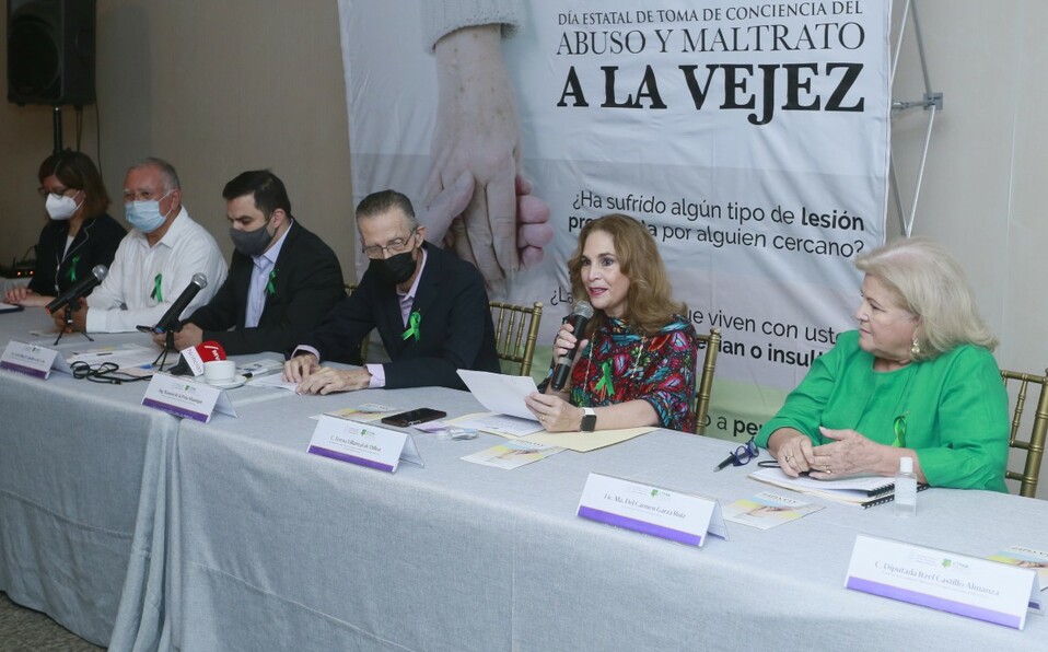 Dalia Ibarra, Azael Sepúlveda, Erick Mayel Caballero, Ramón De la Peña, Teresa Villarreal de Dillon y María Del Carmen Garza Foto: Omar Valdez