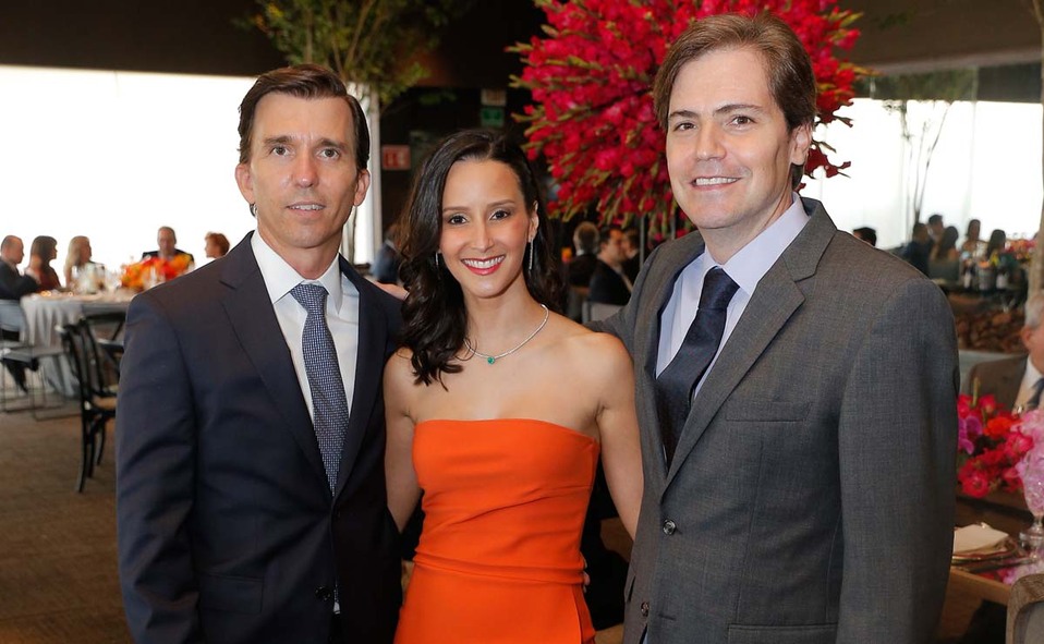 Marcelo De la Garza, Gaby Beltrán de De la Garza y Andrés Clariond / Foto: Daniel Saldívar