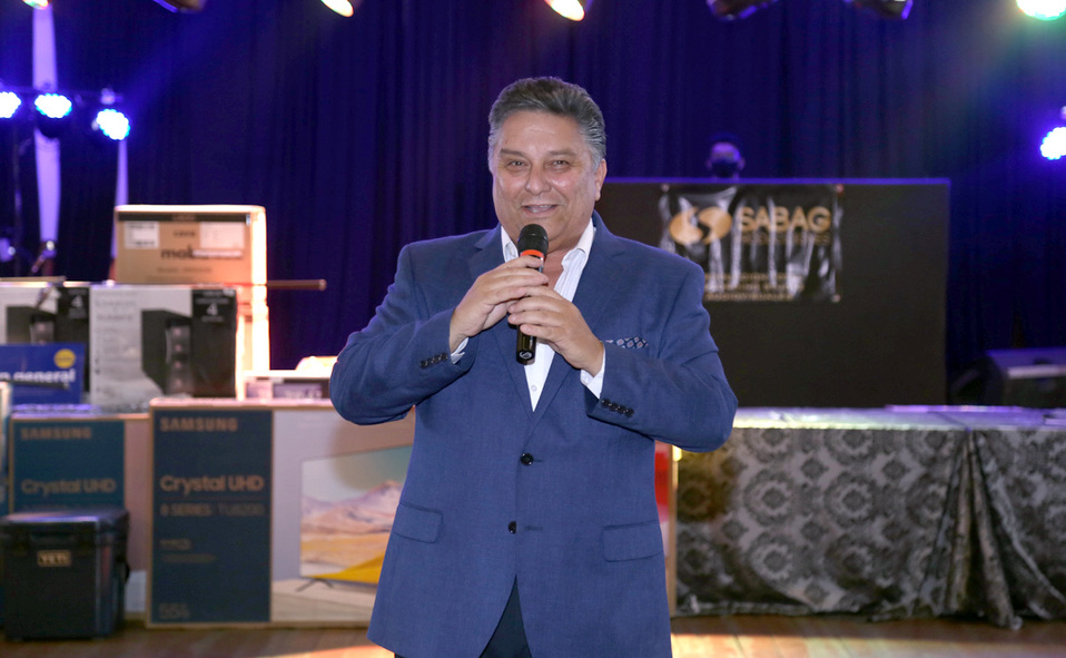 Rogelio Ramos ofreció su divertido show
