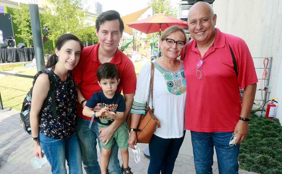 Tere Arizpe, Alan Aguirre, Diego Aguirre, Gloria Soto y  Héctor Aguirre / Foto: Omar Valdez