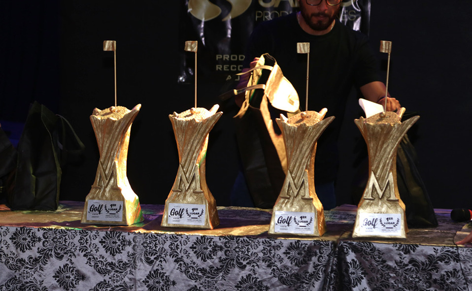 Los trofeos son obra del artista plástico Guillermo Colmenero