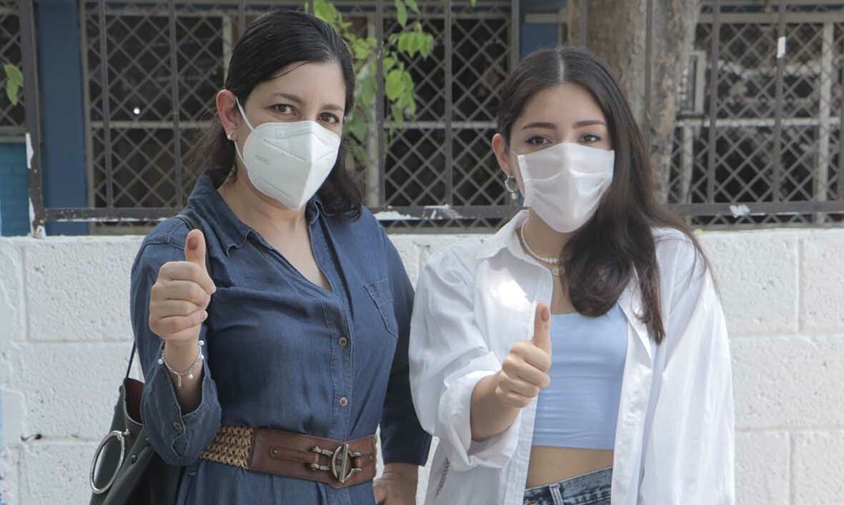 Ivone de De la Cuesta y Frida De la Cuesta/ Fotos: José Chang y Dennis Hernández