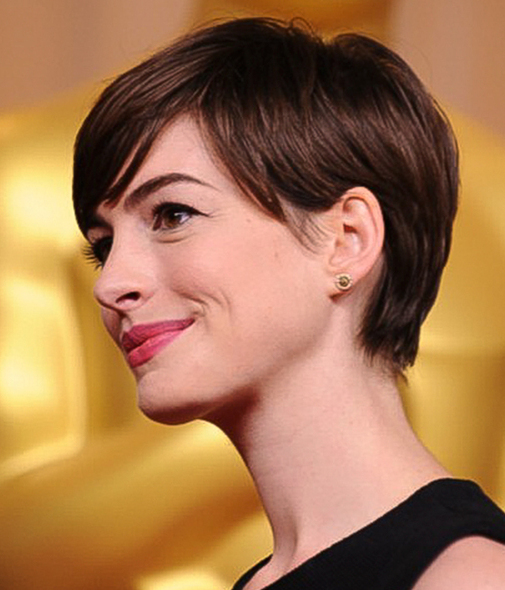La actriz Anne Hathaway proyectó su gran personalidad con este corte de cabello. Foto: Archivo