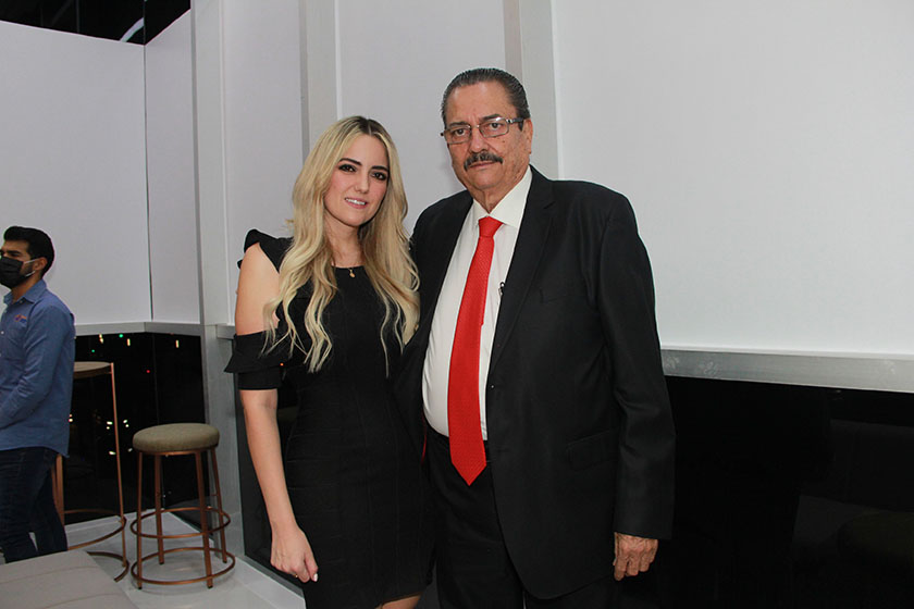 Gabriela Romero y Salvador Romero.
